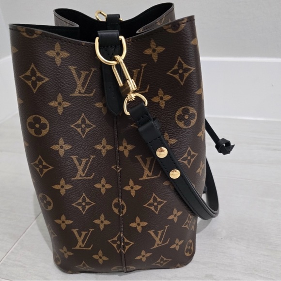 Authentic Louis Vuitton Neo Noe MM Monogram - Like New - Picture 4 of 10